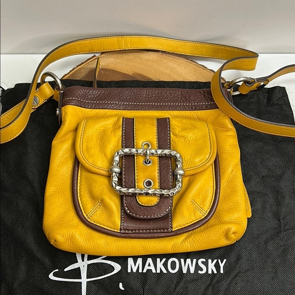 B. Makowsky Yellow and Brown cheetah print interior Crossbody purse w/dust bag - Picture 1 of 13
